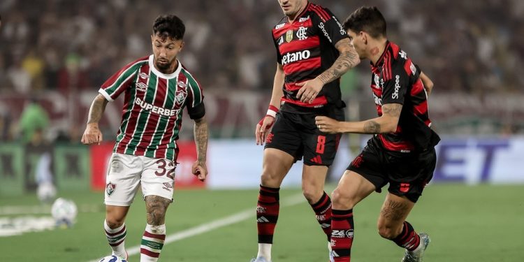 Flamengo x Fluminense pelo Brasileiro — Foto: LUCAS MERÇON / FLUMINENSE F.C.
