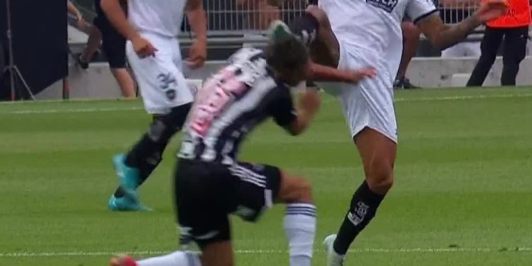 Gregore foi expulso aos 29 segundos na final da Libertadores de 2024 — Foto: Reprodução/TV Globo