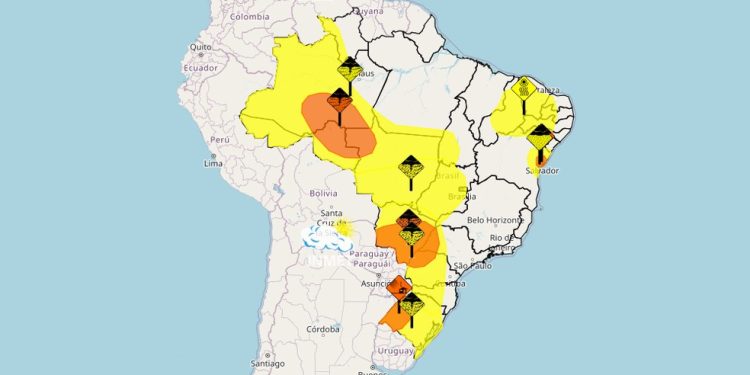 Inmet fez uma série de alertas para todo o país nesta quinta-feira — Foto: Reprodução
