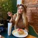 Janaína Prazeres comeu o próprio gel lubrificante sabor leite condensado no café da manhã — Foto: Divulgação | CO - Assessoria