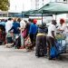 Moradores fazem fila em um banco de alimentação em Miami, na Flórida: Trump extinguiu pesquisa anual sobre fome alegando que ela “inflava números”, usados pela oposição — Foto: va Marie Uzcategui/Bloomberg