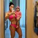 Graciele Lacerda afastou rumores de cirurgia e exibiu corpo pós-parto em foto com a filha — Foto: Reprodução Instagram