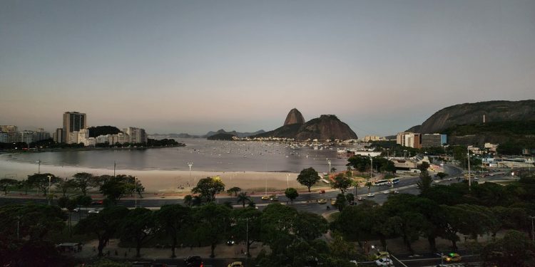 Enseada de Botafogo será interditada em ambos os sentidos na inauguração da Árvore de Natal — Foto: Lucas Tavares / Agência O Globo