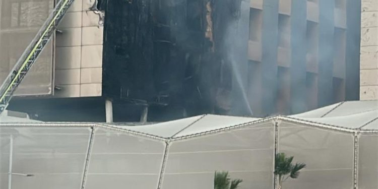 Incêndio atinge hospital e força retirada de pacientes na Espanha — Foto: Reprodução/X