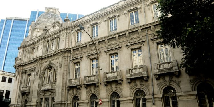 Lateral do prédio do antigo Dops, na Rua da Relação, Centro do Rio — Foto: Gabriel de Paiva - 31/01/2025