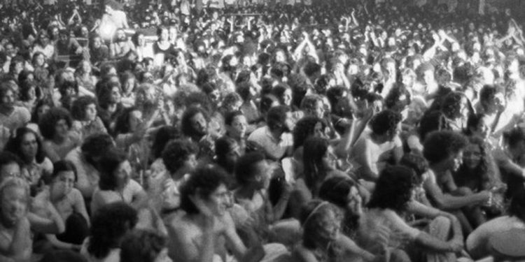 Público no MAM durante o Banquete dos Mendigos, em 1973 — Foto: Arquivo/Agência O GLOBO