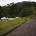 Edital para concessão da BR-040 (Rio-Juiz de Fora) prevê que obra seja concluída até 2031; uma pista quase pronta, mas sem uso, e a boca do túnel ao fundo (foto) — Foto: Júlia Aguiar / Agência O Globo