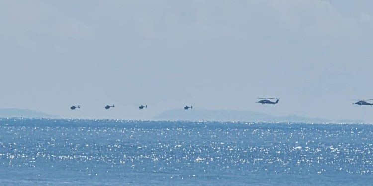 Helicópteros de elite dos EUA sobrevoam o Caribe a menos de 150 km da Venezuela — Foto: Reprodução / Redes sociais