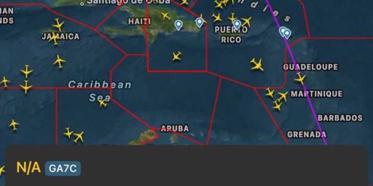 Rota do avião onde estava Marta, na noite de segunda-feira — Foto: Reprodução / FlightRadar24