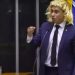 Nikolas Ferreira usa peruca em discurso transfóbico na Câmara — Foto: Reprodução