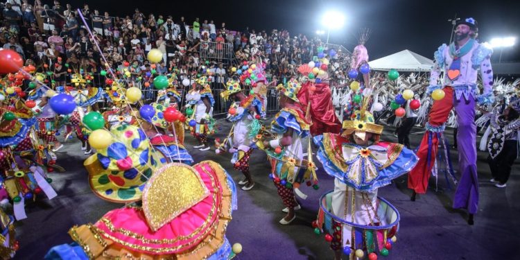 A passarela em linha reta no Caminho Niemeyer era reivindicação antiga dos carnavalescos e profissionais das escolas — Foto: Divulgação/Lucas Benevides