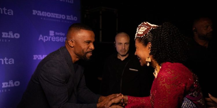 Alexandre Pires recebeu a rainha do Congo em noite de 'Pagonejo Bão' na Banijay Estúdios — Foto: Divulgação Marina Farhat