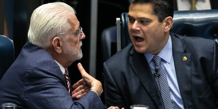 O foco da insatisfação de Alcolumbre com Jaques Wagner