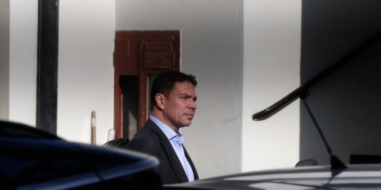Alexandre Ramagem na superintendência da Polícia Federal do Rio — Foto: Domingos Peixoto/Agência O Globo