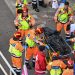Incêndio em Hong Kong: doze bombeiros estão feridos, um deles em estado crítico — Foto: AFP
