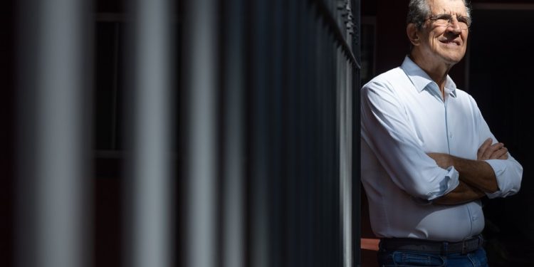 rofessor da Faculdade de Saúde Pública da Universidade de São Paulo (USP), Carlos Monteiro. — Foto: Maria Isabel Oliveira / O Globo