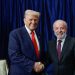 Lula e Trump se cumprimentam após reunião que tiveram na Malásia no fim do mês passado — Foto: Ricardo Stuckert