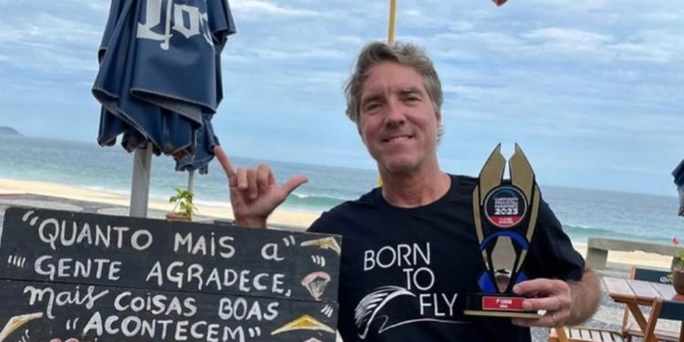 O piloto de voo livre Philip Haegler sofreu um acidente de parapente em São Conrado e não resistiu — Foto: Reprodução