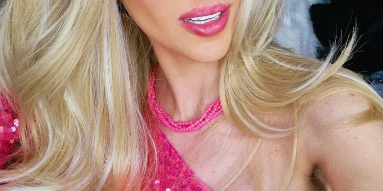 Influencer Bárbara Jankavski Marquez tinha 31 anos e se apresentava como 'Boneca Desumana' nas redes sociais — Foto: Reprodução Instagram