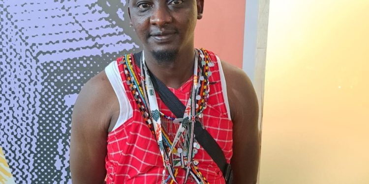 Michael Lemayian Narikae tem 28 anos e mora em Narok, no Quênia — Foto: Lucas Altino