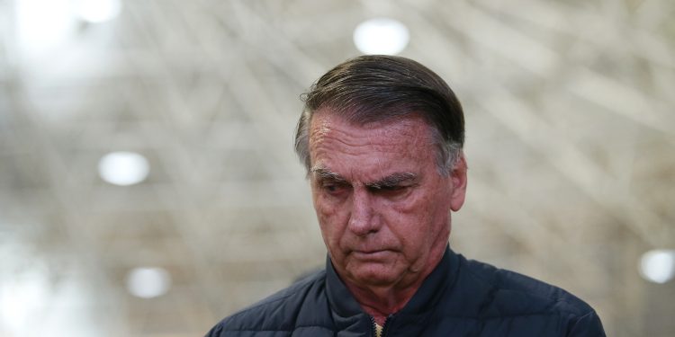 Pregabalina e sertralina: O que os medicamentos tomados por Bolsonaro podem causar na mente?