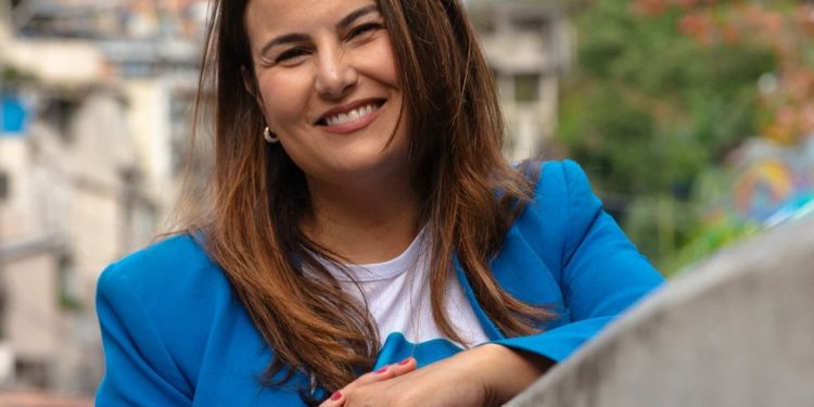 Úrsula Corona é fundadora da Fome de Tudo, organização que cobrirá a alimentação de estudantes de escolas públicas que não têm o que comer nas férias — Foto: Divulgação