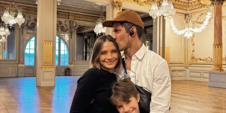 Romulo Estrela e Nilma Quariguasi com o filho — Foto: Reprodução Instagram