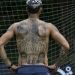 As tatuagens de Barboza com homenagens aos familiares — Foto: Alexandre Cassiano