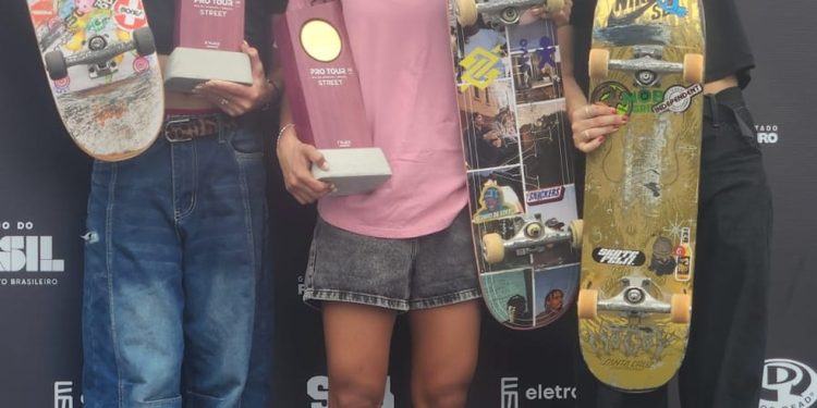 Pódio do STU Rio de Janeiro, com Rayssa Leal como a grande campeã — Foto: Amanda Rosa/O Globo