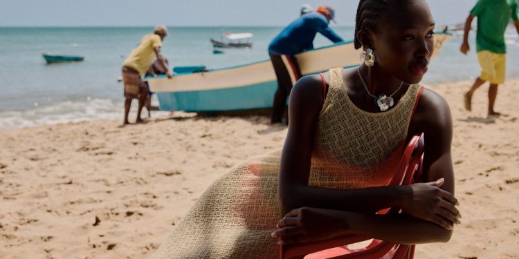 Curadoria que une urbano ao tropical, com tecidos que respiram sob o calor — Foto: Divulgação