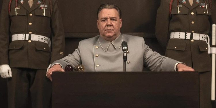 Russel Crowe como Hermann Goring em 'Nuremberg' — Foto: Divulgação
