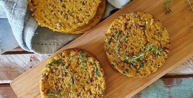 Saiba como preparar um hambúrguer de quinoa com macarrão de arroz em poucos minutos