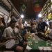 No ritmo. Do batuque no canto do balcão a uma animada roda de samba: o poder da cultura fez o Armazém do Senado, em área antes esquecida, dar a volta por cima após o baque da pandemia — Foto: Alexandre Cassiano