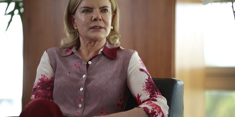 Secretário-executivo de Gleisi deixa o cargo