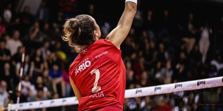 Jogadora de vôlei, Júlia Azevedo, é baleada em tentativa de assalto na Tijuca — Foto: Reprodução/ redes sociais
