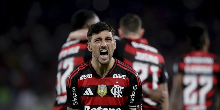 Suaram a camisa? Veja quanto tempo os principais jogadores de Flamengo e Palmeiras estiveram em campo