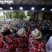Central do Brasil. Sambistas fazem todos os anos uma grande celebração num palco montado ao lado da estação de trem: evento vai se repetir no próximo sábado — Foto: Domingos Peixoto / 02-12-2017