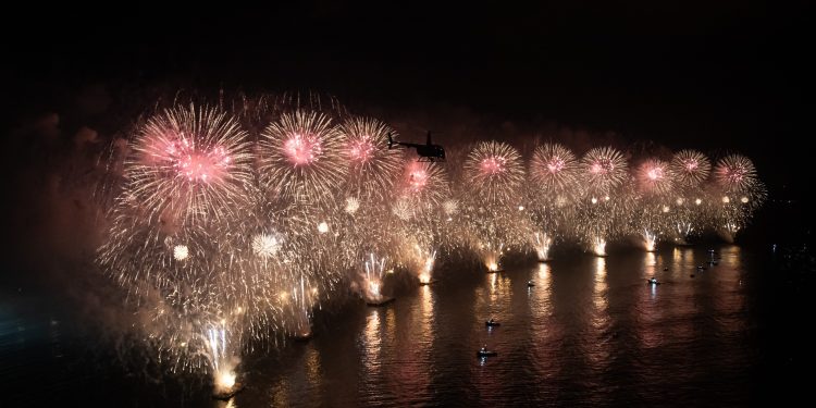 Veja as atrações do réveillon 2026 em Copacabana