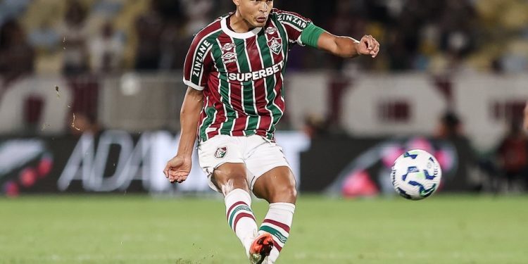 Thiago Silva em ação em Fluminense x Grêmio — Foto: LUCAS MERÇON / FLUMINENSE F.C.