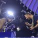 Seu Jorge e Chris Martin se encontraram no palco de Belém — Foto: Divulgação