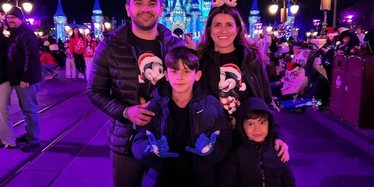 Luana e sua família alugaram o imóvel em que moram e embarcaram para a Disney — Foto: Álbum de família