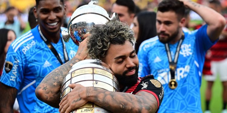 Gabigol comemorando a segunda Libertadores pelo Flamengo — Foto: Rodrigo Buendia / AFP