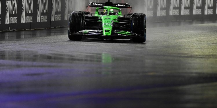 Gabriel Bortoleto, da Sauber, no GP de Las Vegas — Foto: CLIVE MASON / GETTY IMAGES NORTH AMERICA / Getty Images via AFP