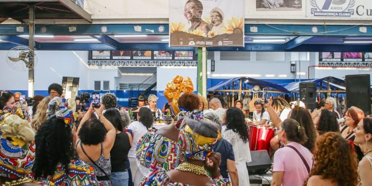Mulheres na Roda de Samba no Renascença: festa começa às 15h no clube no Andaraí — Foto: Divulgação