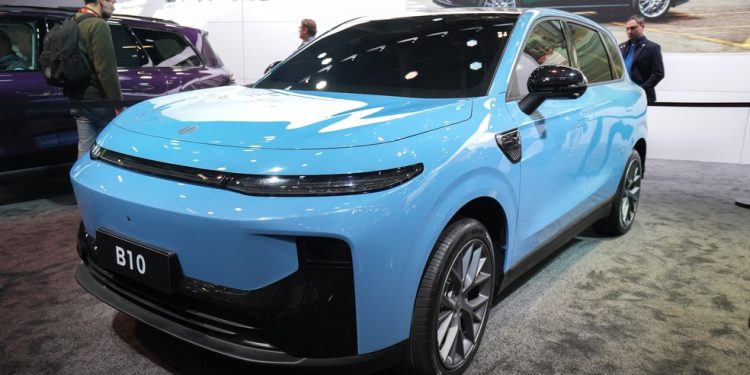 Leapmotor B-10, SUV compacto que chegou ao Brasil por meio da Stellantis — Foto: Nathan Laine / Bloomberg