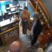 Ray teria distraído os funcionários do restaurante de luxo enquanto seu cúmplice furtava os produtos — Foto: Captura de tela/Redes sociais