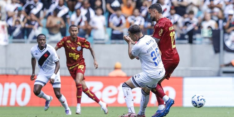 Vasco perde para Bahia e amarga quinta derrota seguida no Brasileirão — Foto: Rafael Rodrigues/EC Bahia