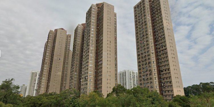 Incêndio em Hong Kong: veja antes e depois de condomínio destruído pelo fogo na China — Foto: Reprodução/Google