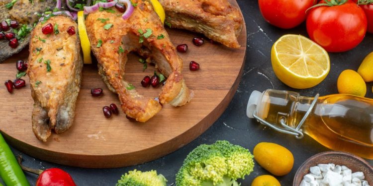 A melhor forma de comprar o peixe é na versão dele inteiro — Foto: Freepik