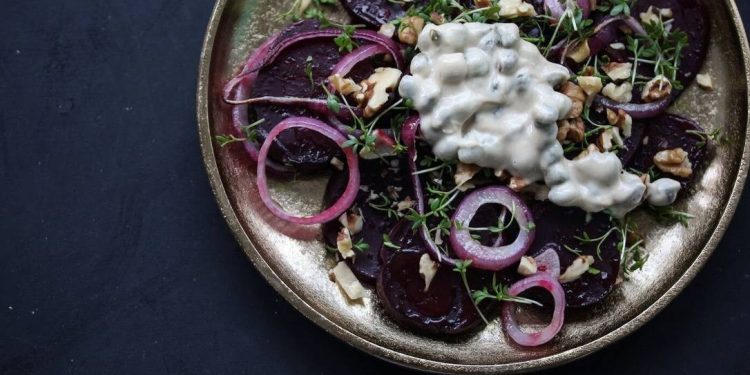 Aprenda 3 receitas de saladas quentes para deixar a sua ceia mais gostosa